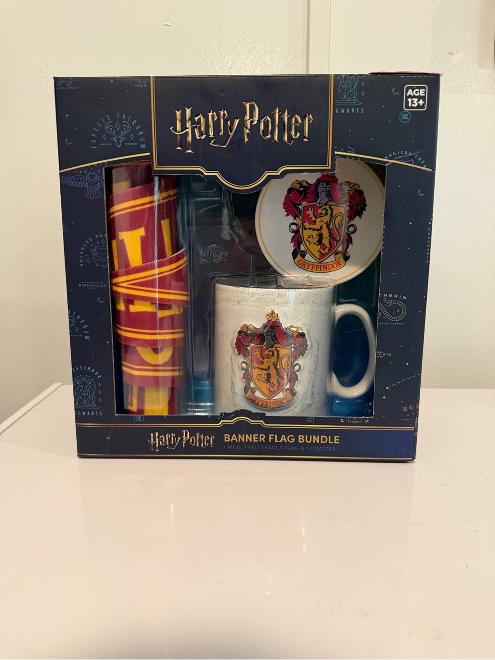 Warner Bros. Harry Potter Gryffindor Gift Set - Red & Gold